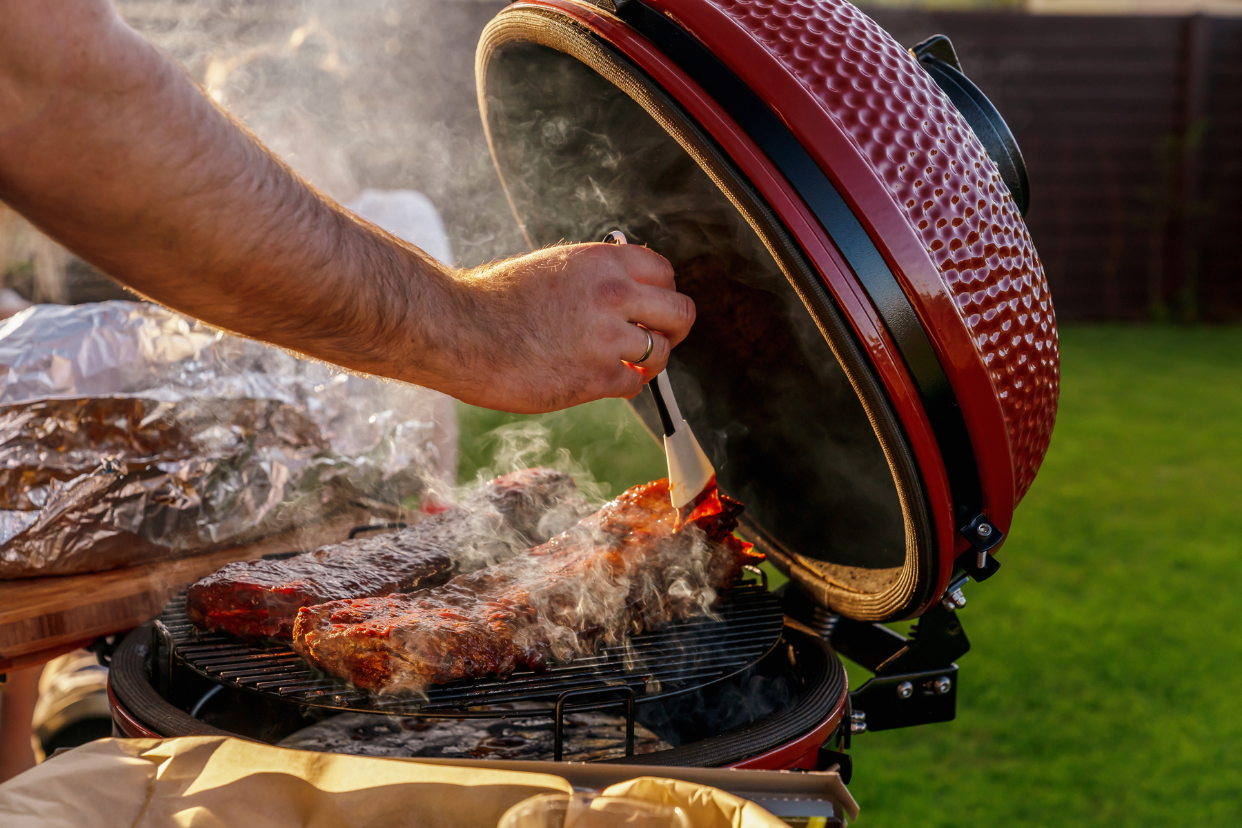 Kamado Grill in Aktion